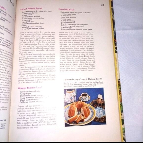 Vintage Better Homes & Gardens Holiday Cookbook with Annual Recipes 1999 - Picture 3 of 5